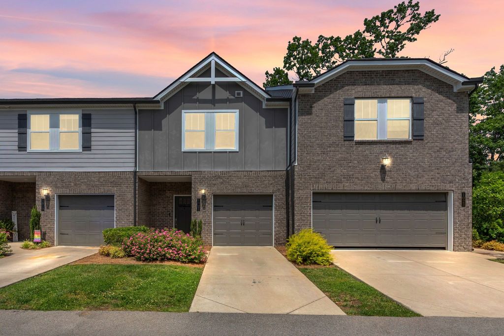 1021 McKee Ct, Columbia, TN 38401