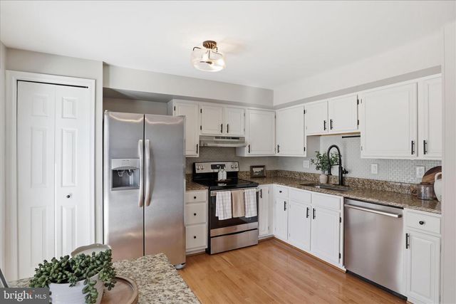 1563 TWISTED OAK DR, Reston, VA 20194