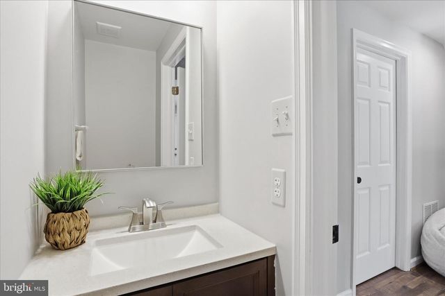 1563 TWISTED OAK DR, Reston, VA 20194