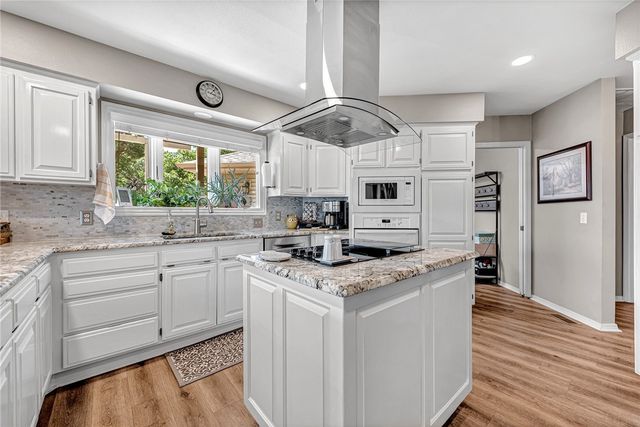50 Eriboll Lane, Bella Vista, AR 72715