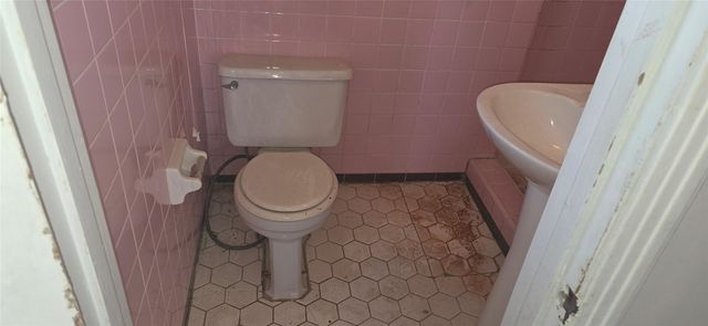 9270 San Marcos Highway, Fentress, TX 78622