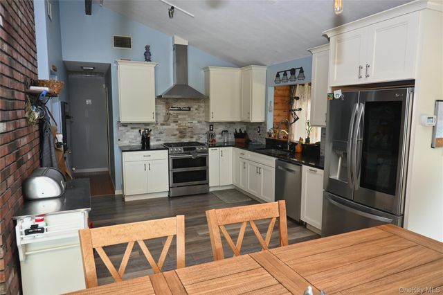 65 Bailey Road, New Hampton, NY 10958