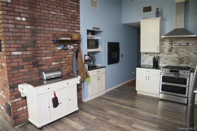 65 Bailey Road, New Hampton, NY 10958