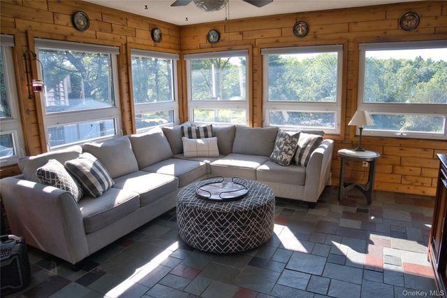 65 Bailey Road, New Hampton, NY 10958