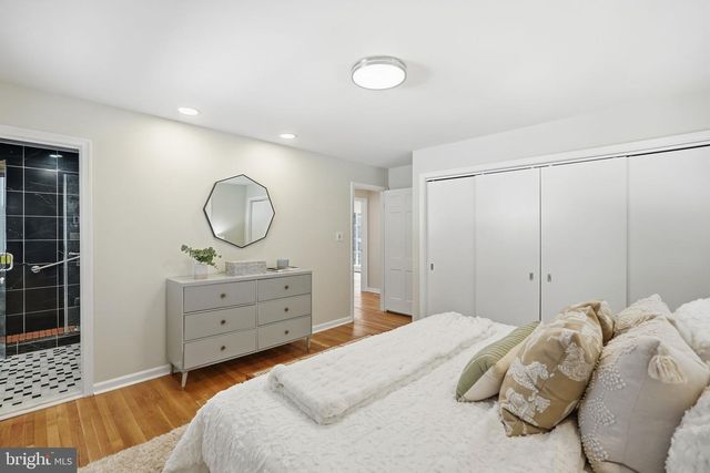 7511 SHADYWOOD RD, Bethesda, MD 20817