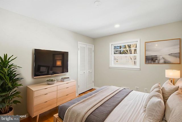 7511 SHADYWOOD RD, Bethesda, MD 20817