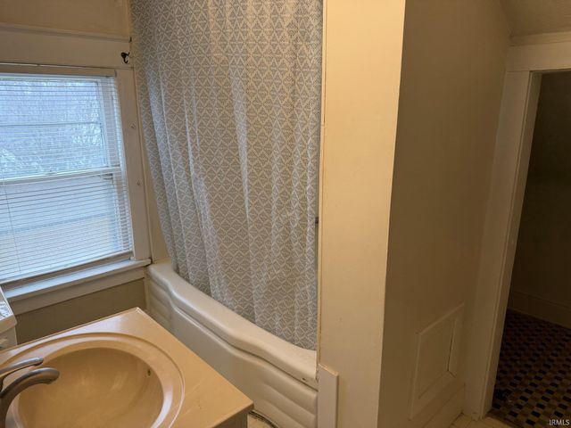 1111 S 27Th Street, South Bend, IN 46615