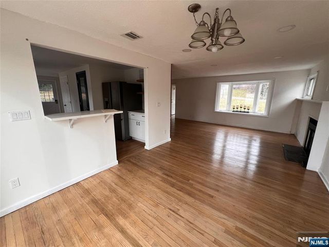 92 Grove Street, Waldwick, NJ 07463