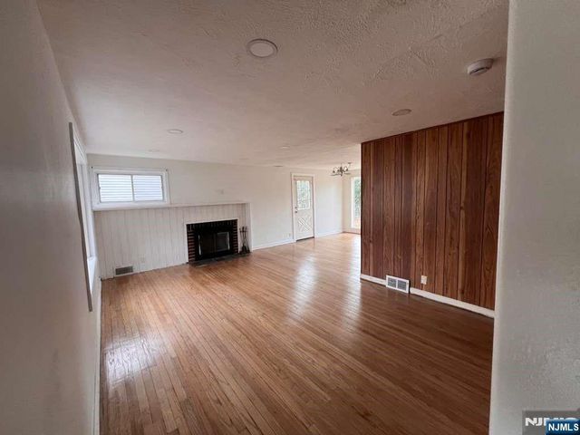 92 Grove Street, Waldwick, NJ 07463