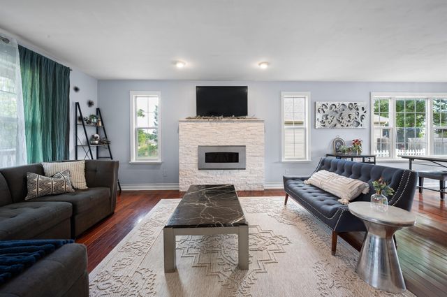 4403 Great Oaks Drive, Grand Blanc, MI 48439