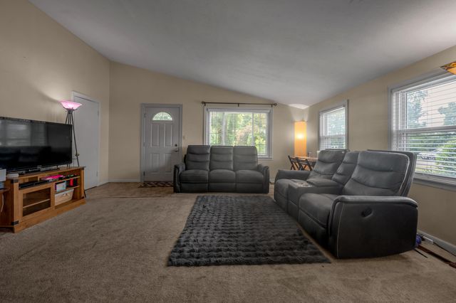 861 Chestnut Drive, Frankfort, KY 40601