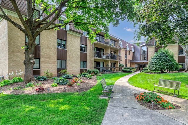 1103 N MILL Street 104, Naperville, IL 60563