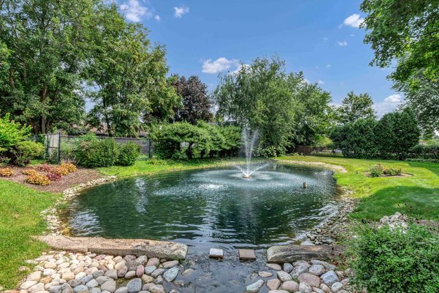1103 N MILL Street 104, Naperville, IL 60563