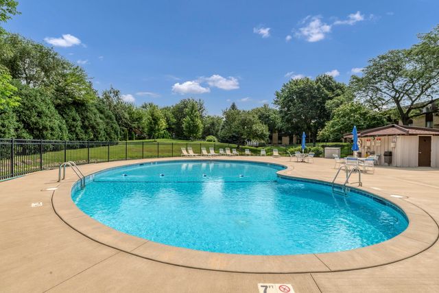1103 N MILL Street 104, Naperville, IL 60563