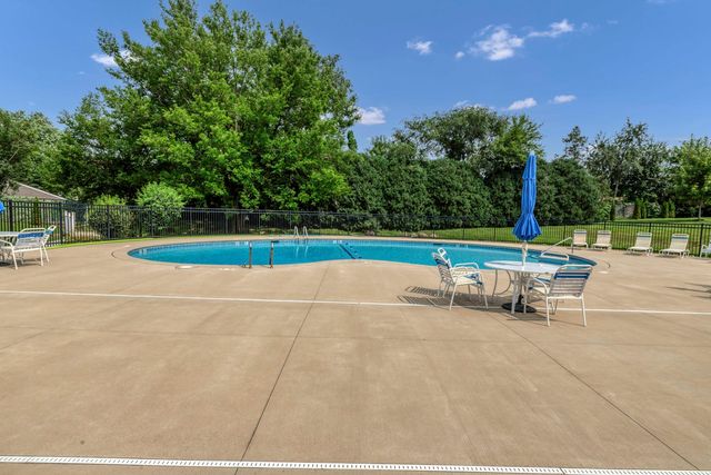 1103 N MILL Street 104, Naperville, IL 60563