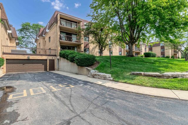 1103 N MILL Street 104, Naperville, IL 60563