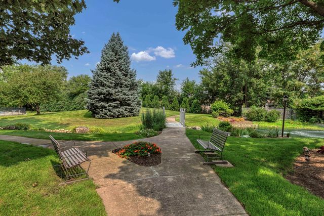 1103 N MILL Street 104, Naperville, IL 60563