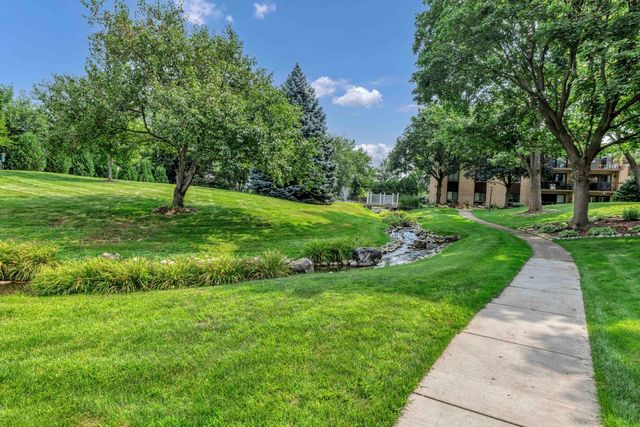 1103 N MILL Street 104, Naperville, IL 60563