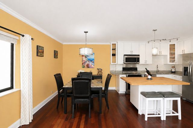 1103 N MILL Street 104, Naperville, IL 60563
