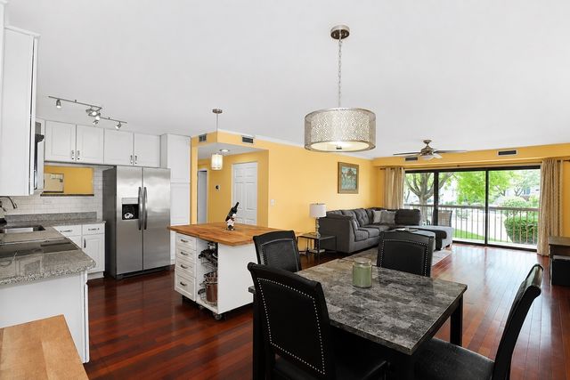 1103 N MILL Street 104, Naperville, IL 60563