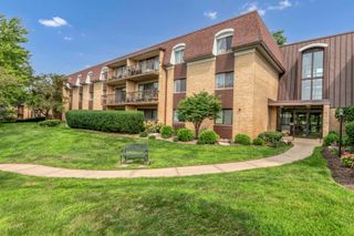 1103 N MILL Street 104, Naperville, IL 60563