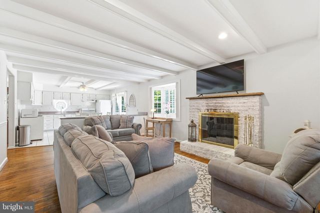 1525 CAROLINE DR, Aston, PA 19014