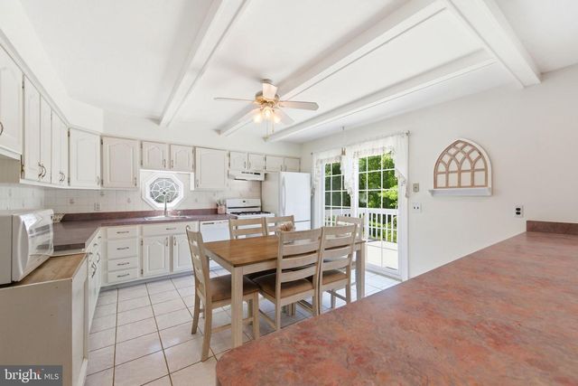 1525 CAROLINE DR, Aston, PA 19014