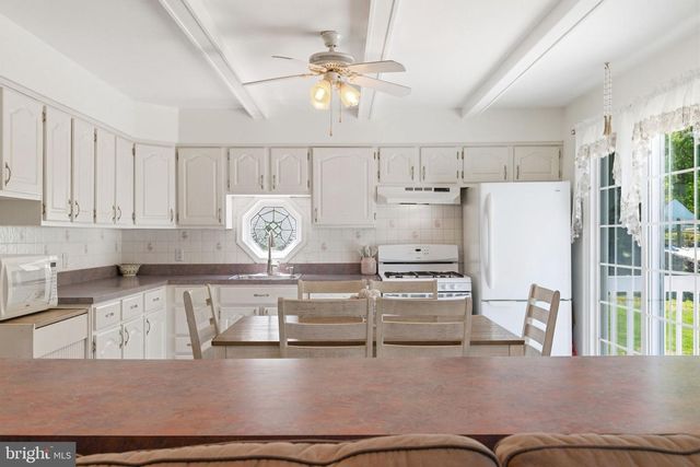 1525 CAROLINE DR, Aston, PA 19014