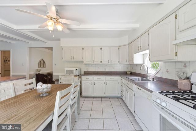 1525 CAROLINE DR, Aston, PA 19014