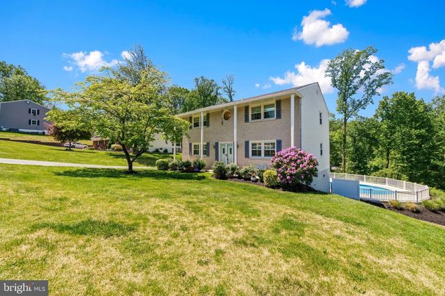 1525 CAROLINE DR, Aston, PA 19014