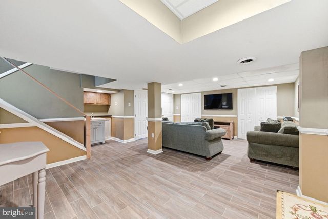1525 CAROLINE DR, Aston, PA 19014
