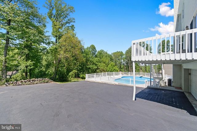 1525 CAROLINE DR, Aston, PA 19014