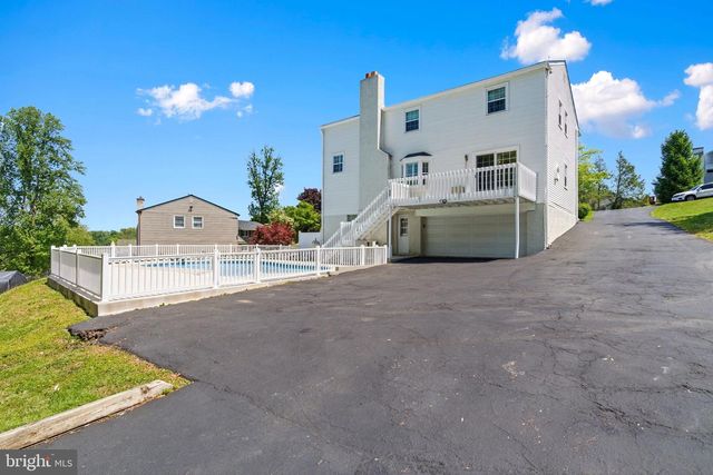 1525 CAROLINE DR, Aston, PA 19014