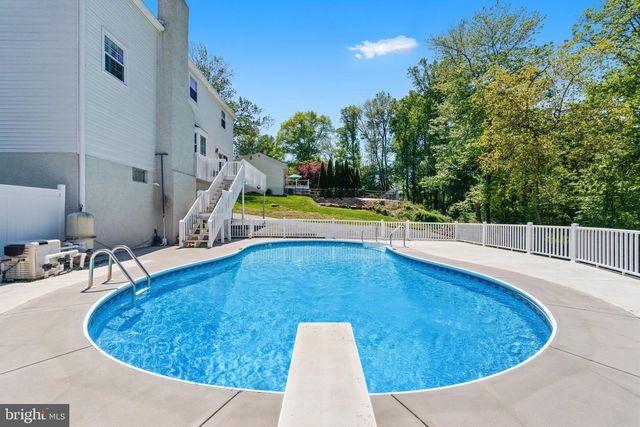 1525 CAROLINE DR, Aston, PA 19014