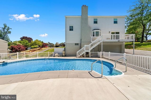 1525 CAROLINE DR, Aston, PA 19014