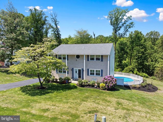 1525 CAROLINE DR, Aston, PA 19014