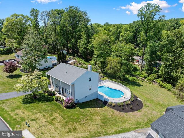 1525 CAROLINE DR, Aston, PA 19014