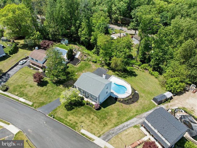 1525 CAROLINE DR, Aston, PA 19014