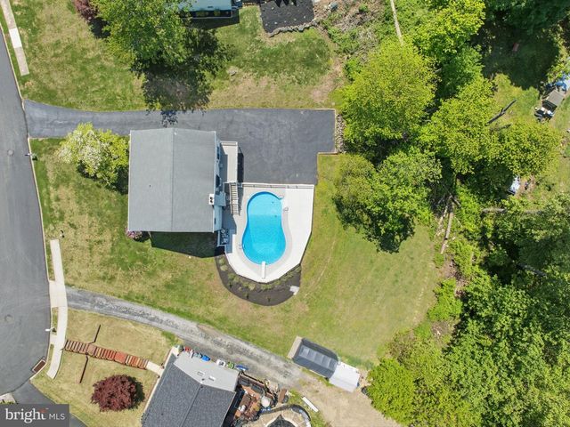 1525 CAROLINE DR, Aston, PA 19014