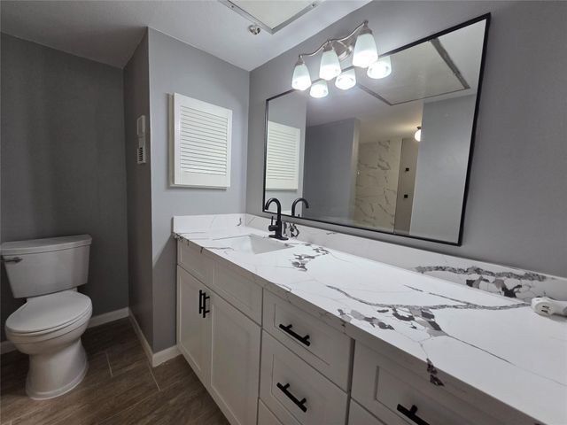 8421 Hearth Drive 31, Houston, TX 77054