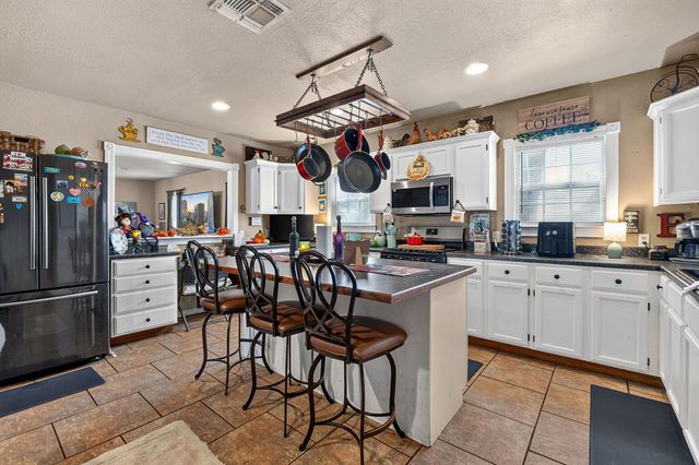 172 Heritage Oaks DR, Cedar Creek, TX 78612