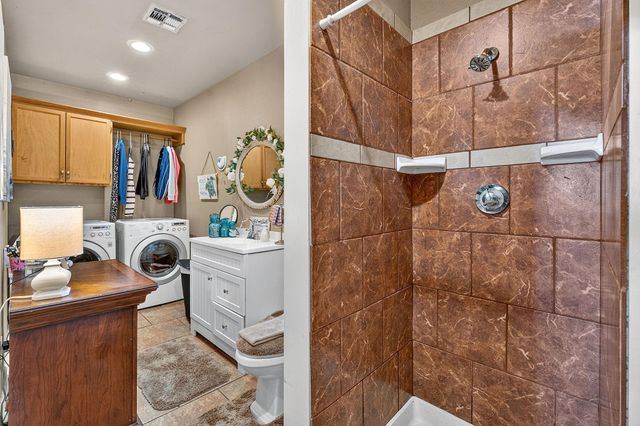 172 Heritage Oaks DR, Cedar Creek, TX 78612