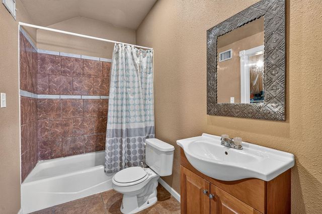 172 Heritage Oaks DR, Cedar Creek, TX 78612