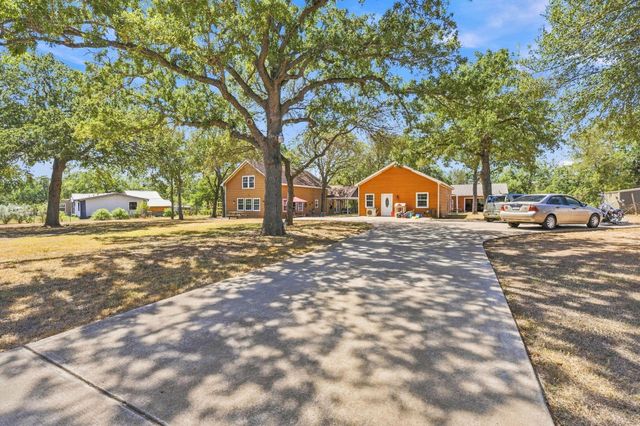172 Heritage Oaks DR, Cedar Creek, TX 78612