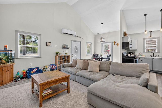 172 Heritage Oaks DR, Cedar Creek, TX 78612