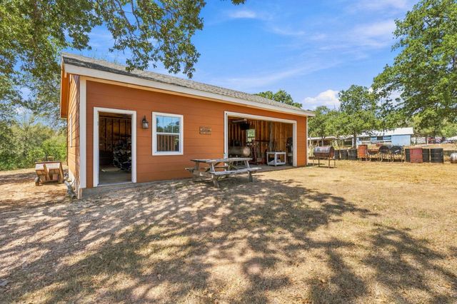 172 Heritage Oaks DR, Cedar Creek, TX 78612