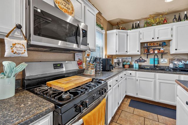 172 Heritage Oaks DR, Cedar Creek, TX 78612