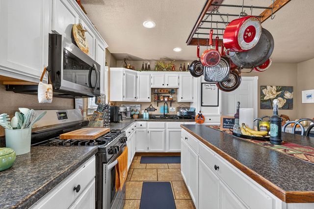 172 Heritage Oaks DR, Cedar Creek, TX 78612