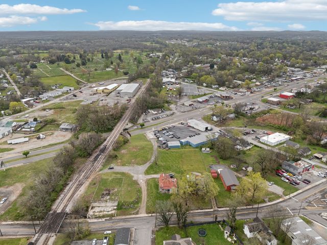 1212 Carmack Blvd, Columbia, TN 38401