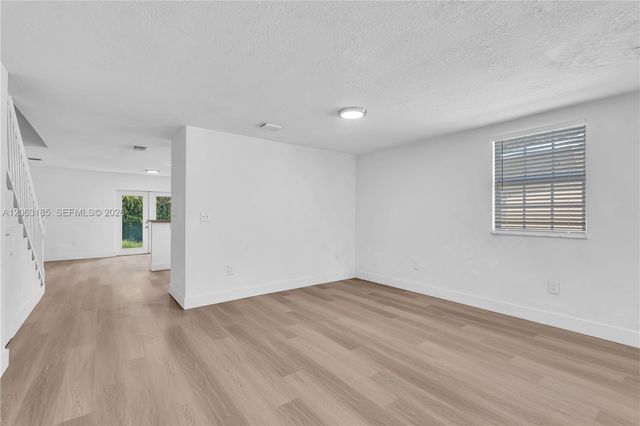 140 NW 70th St 140, Miami, FL 33150